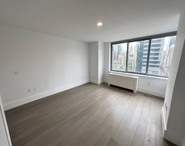 West 47th Street - Photo Thumbnail 8