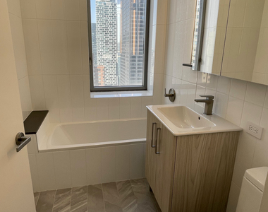 West 47th Street - Photo Thumbnail 10