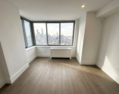 West 47th Street - Photo Thumbnail 4