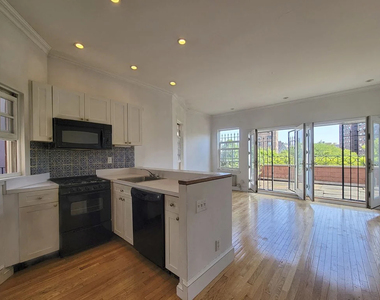 East 96th Street - Photo Thumbnail 1