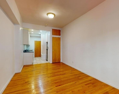 East 78 Street - Photo Thumbnail 4