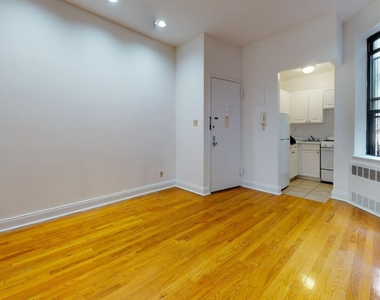 East 93rd Street - Photo Thumbnail 8