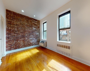 East 93rd Street - Photo Thumbnail 3