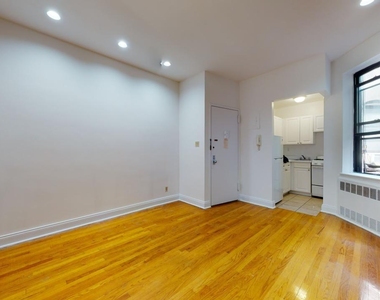 East 93rd Street - Photo Thumbnail 1