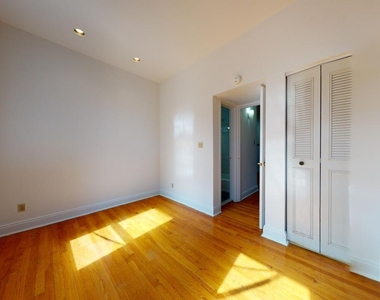 East 93rd Street - Photo Thumbnail 4