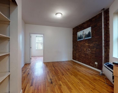 York Avenue - Photo Thumbnail 2