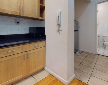 York Avenue - Photo Thumbnail 5
