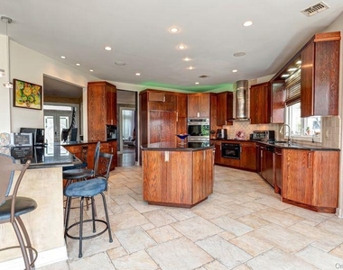 37 Crescent Cove Circle - Photo Thumbnail 2