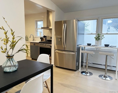 20 Walters Avenue - Photo Thumbnail 2