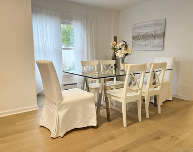 20 Walters Avenue - Photo Thumbnail 3