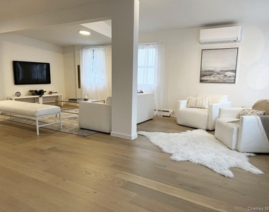 20 Walters Avenue - Photo Thumbnail 5