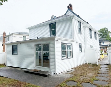 20 Walters Avenue - Photo Thumbnail 7