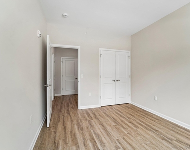 410 Tower Ridge Circle - Photo Thumbnail 11