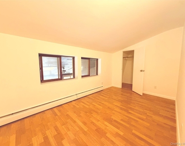 8 College Drive - Photo Thumbnail 10