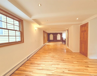 8 College Drive - Photo Thumbnail 6