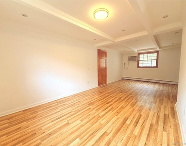 8 College Drive - Photo Thumbnail 4