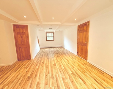8 College Drive - Photo Thumbnail 5