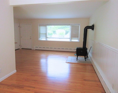 14 Piney Point Avenue - Photo Thumbnail 3