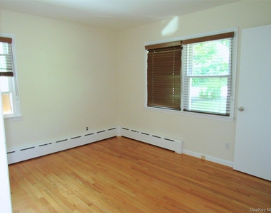 14 Piney Point Avenue - Photo Thumbnail 9
