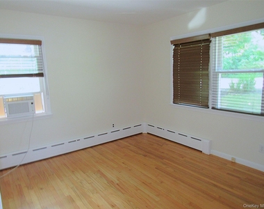 14 Piney Point Avenue - Photo Thumbnail 10