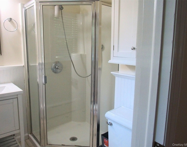 14 Piney Point Avenue - Photo Thumbnail 15