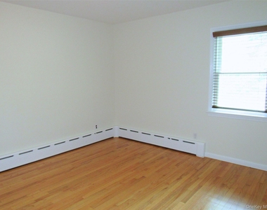 14 Piney Point Avenue - Photo Thumbnail 18