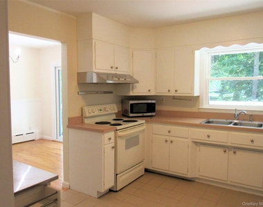14 Piney Point Avenue - Photo Thumbnail 8
