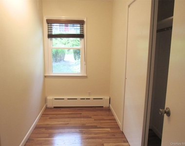 14 Piney Point Avenue - Photo Thumbnail 13