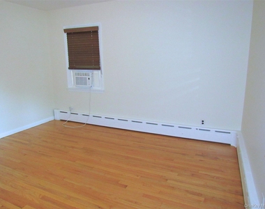 14 Piney Point Avenue - Photo Thumbnail 16