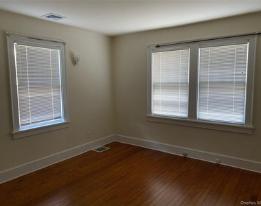 7 Chestnut Street - Photo Thumbnail 2