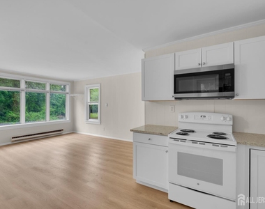 302 Schoolhouse Road - Photo Thumbnail 9