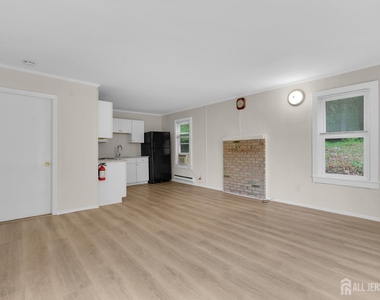 302 Schoolhouse Road - Photo Thumbnail 5