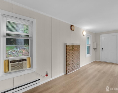 302 Schoolhouse Road - Photo Thumbnail 8