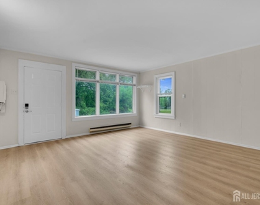 302 Schoolhouse Road - Photo Thumbnail 7