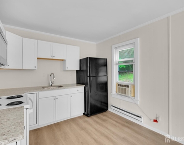 302 Schoolhouse Road - Photo Thumbnail 11