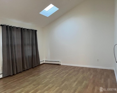 66 Netherwood Circle - Photo Thumbnail 3
