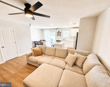 33 Apollo Road - Photo Thumbnail 15