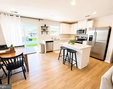 33 Apollo Road - Photo Thumbnail 3
