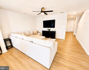 33 Apollo Road - Photo Thumbnail 12