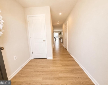33 Apollo Road - Photo Thumbnail 11