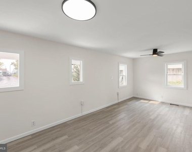 2141 Valley Avenue - Photo Thumbnail 7