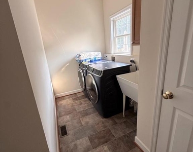 4114 Derbyshire Lane - Photo Thumbnail 3