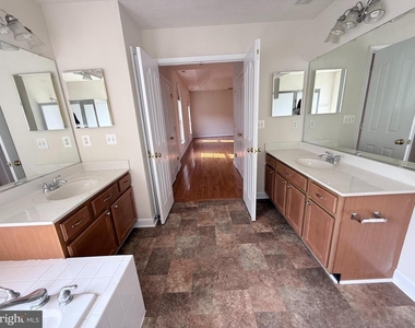 4114 Derbyshire Lane - Photo Thumbnail 5