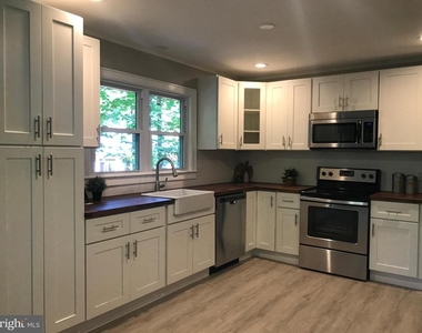 110 Edgehill Drive - Photo Thumbnail 2