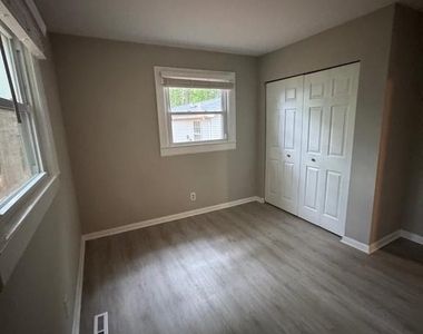 110 Edgehill Drive - Photo Thumbnail 13