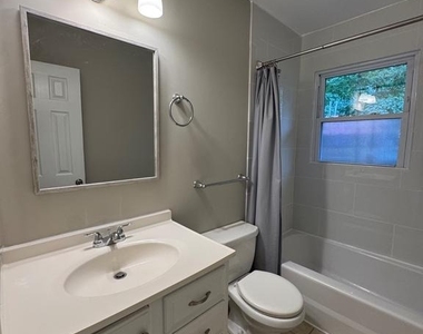 110 Edgehill Drive - Photo Thumbnail 10