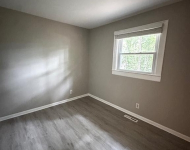 110 Edgehill Drive - Photo Thumbnail 12
