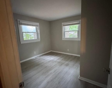 110 Edgehill Drive - Photo Thumbnail 14