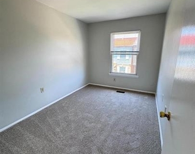 77 Hancock Place Ne - Photo Thumbnail 2