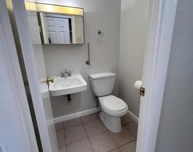 77 Hancock Place Ne - Photo Thumbnail 5